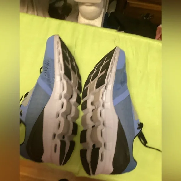 - OC  sneakers Sz 11 - Picture 11 of 11